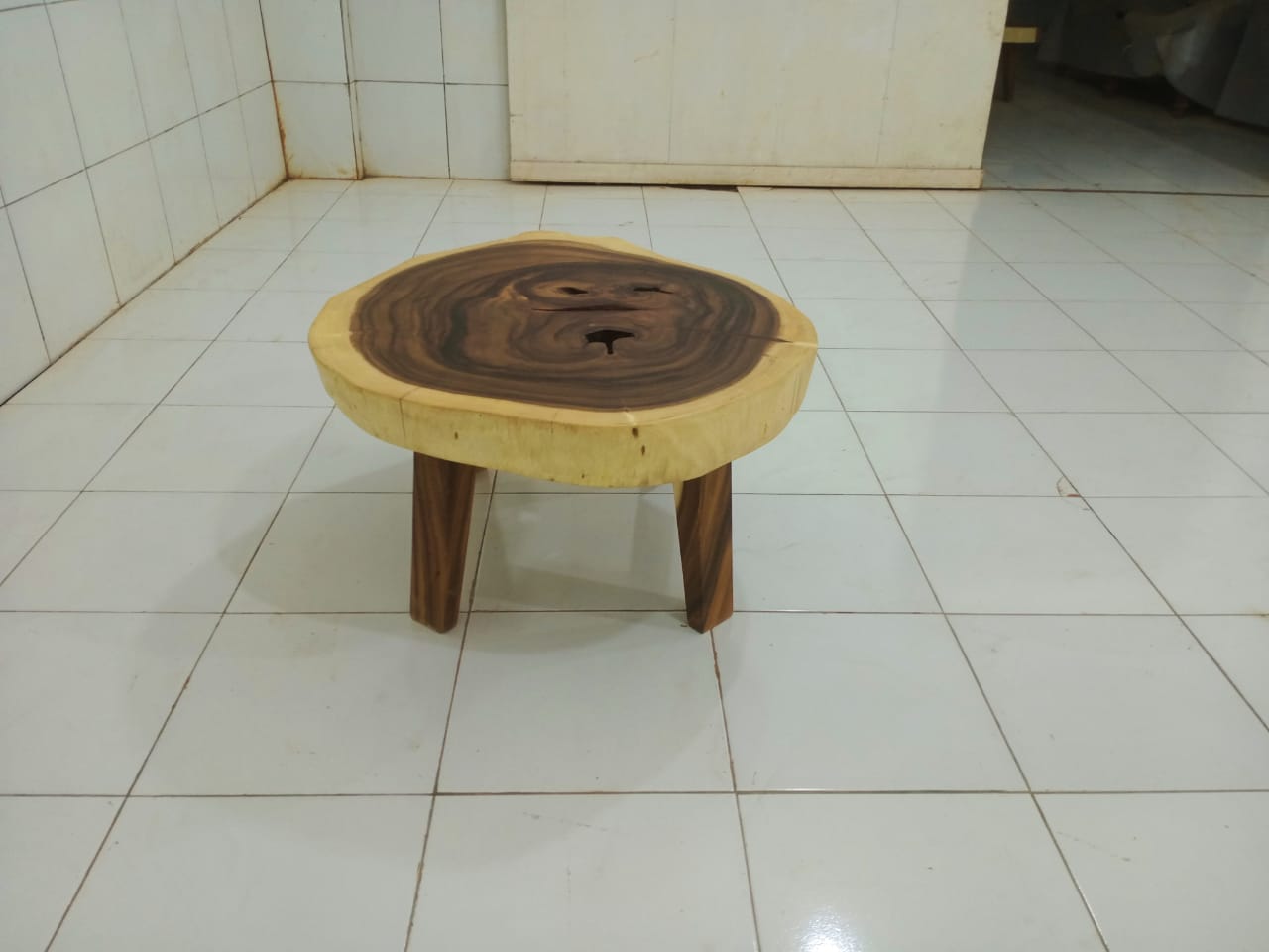 ROUND COFFEE TABLES (NOT BEEN SHIPPED)