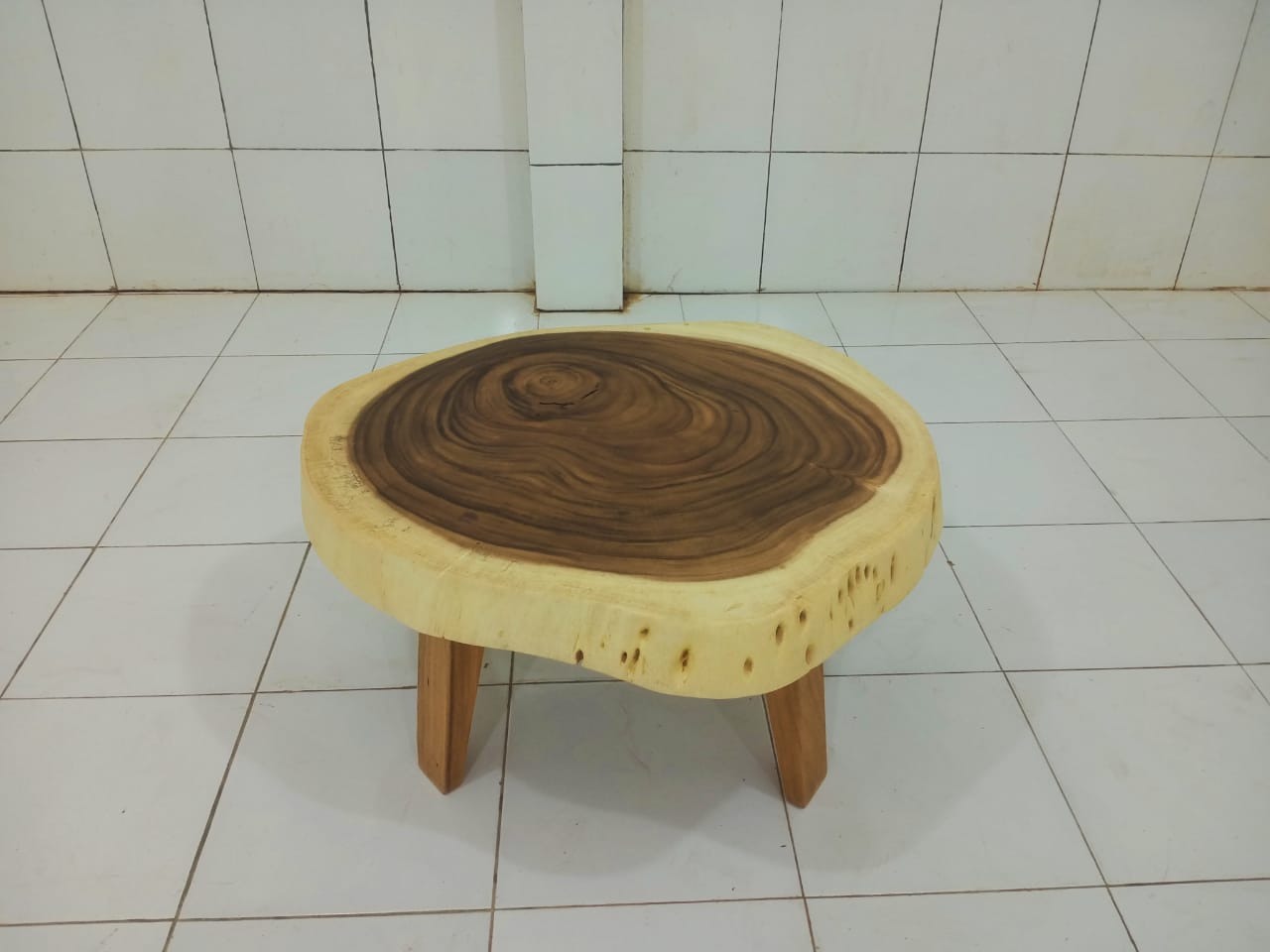 LIVE EDGE TABLES