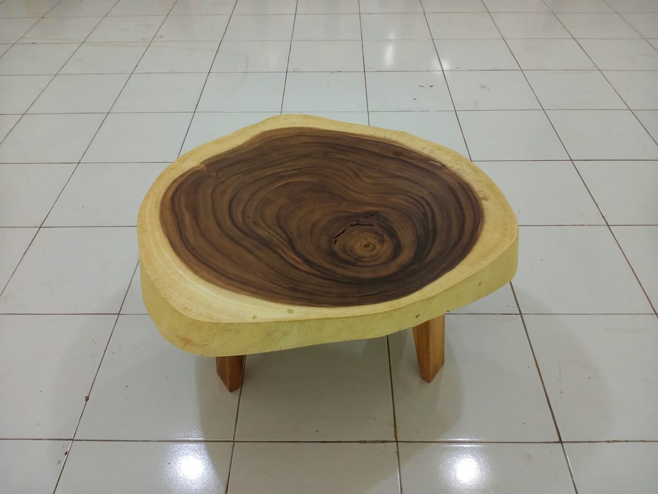 LIVE EDGE TABLES