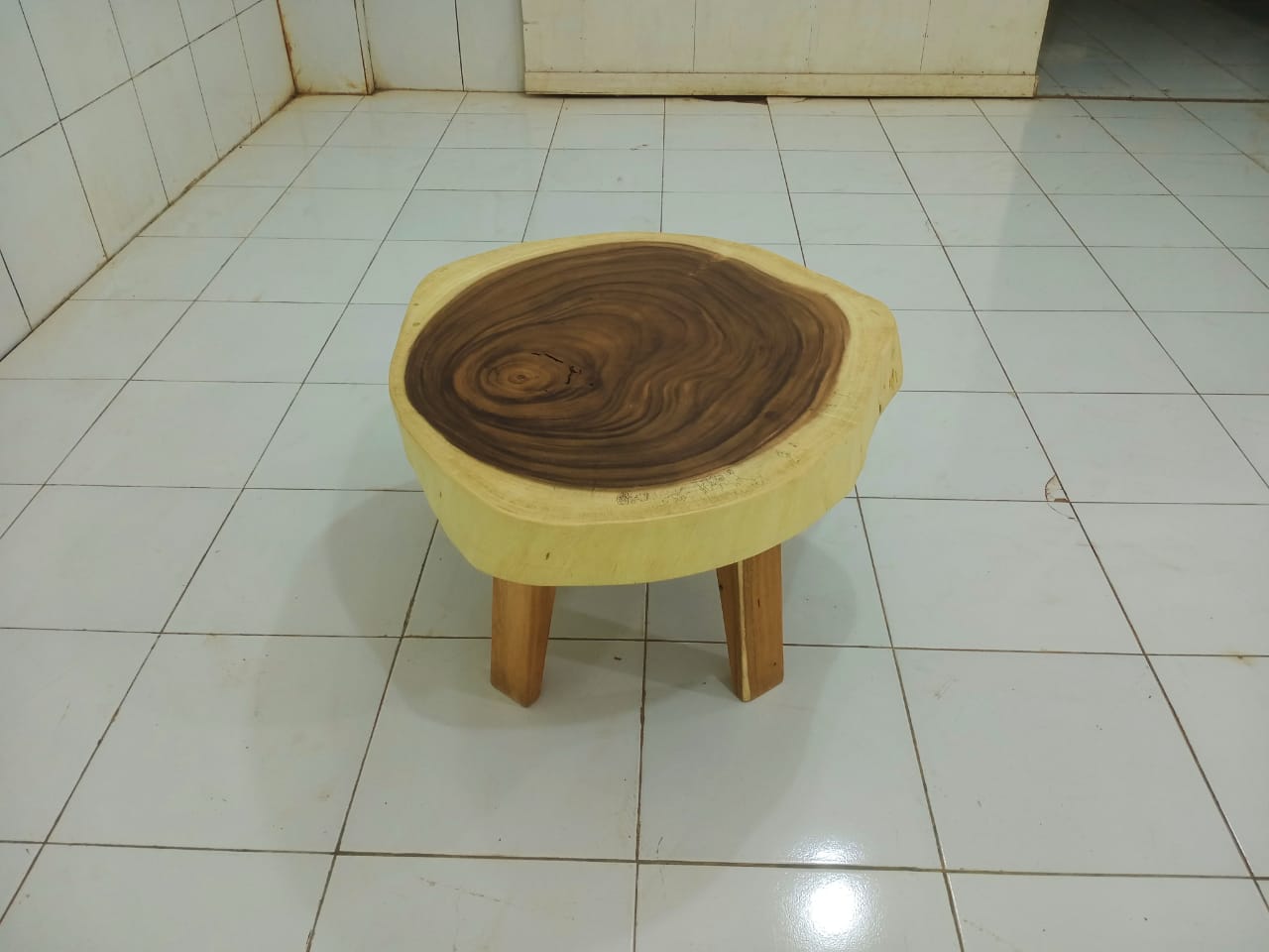 LIVE EDGE TABLES