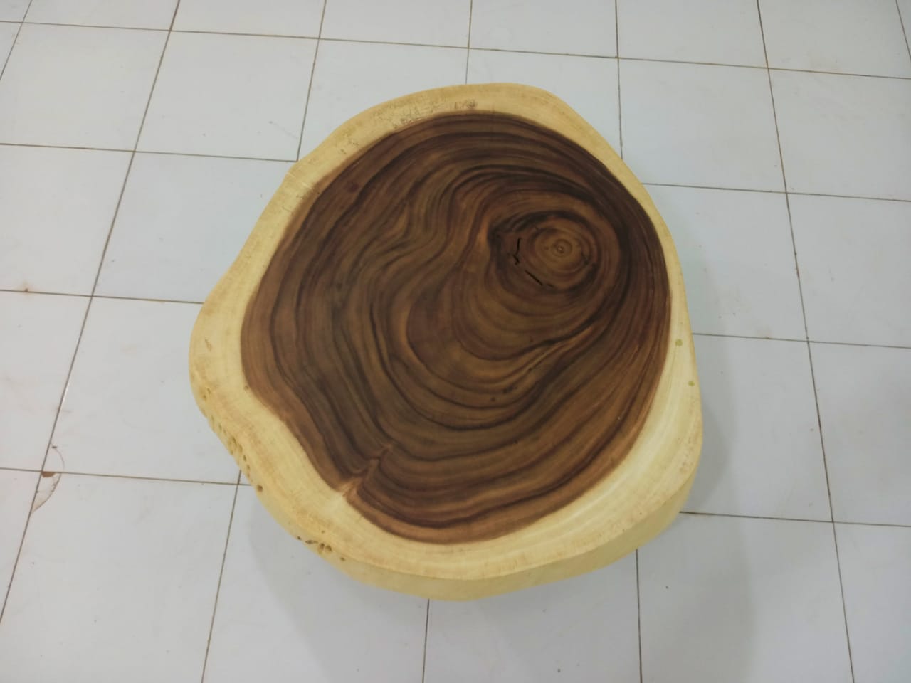 ROUND COFFEE TABLES (NOT BEEN SHIPPED)