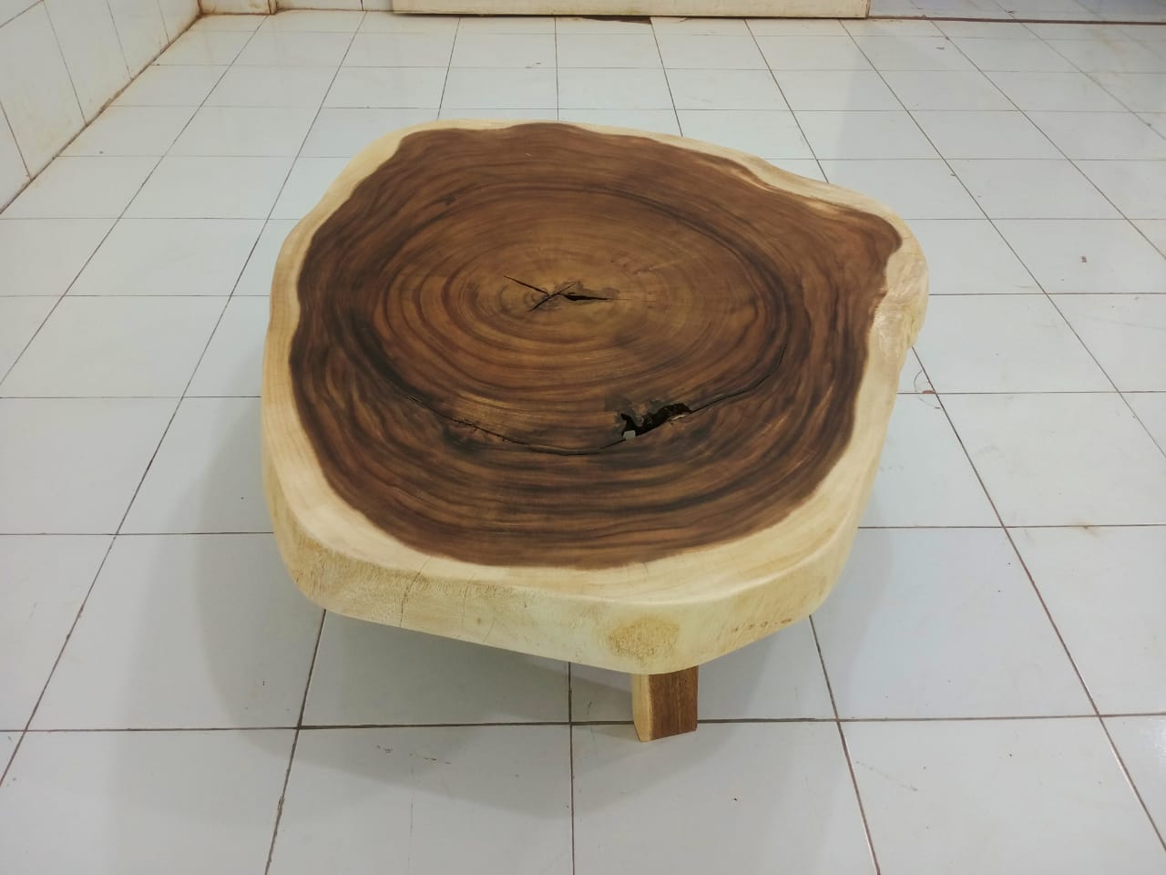 LIVE EDGE TABLES