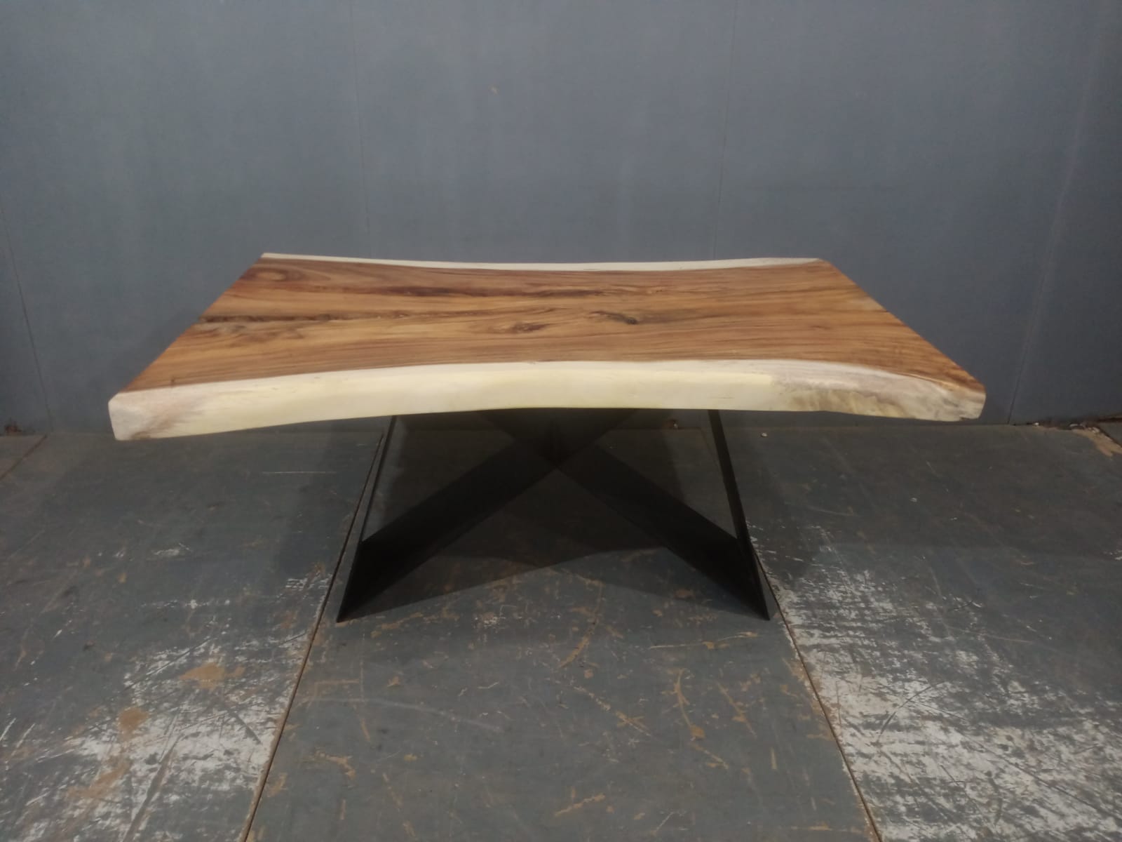 LIVE EDGE TABLES