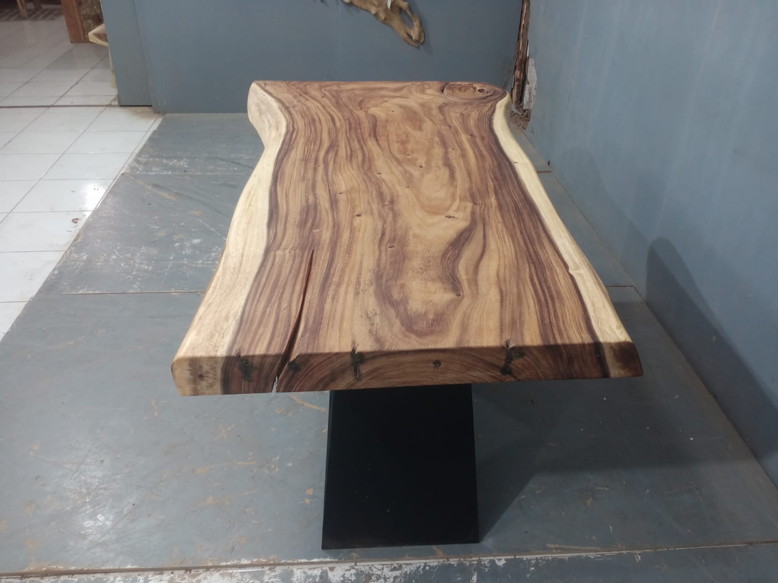 Live Edge Tables