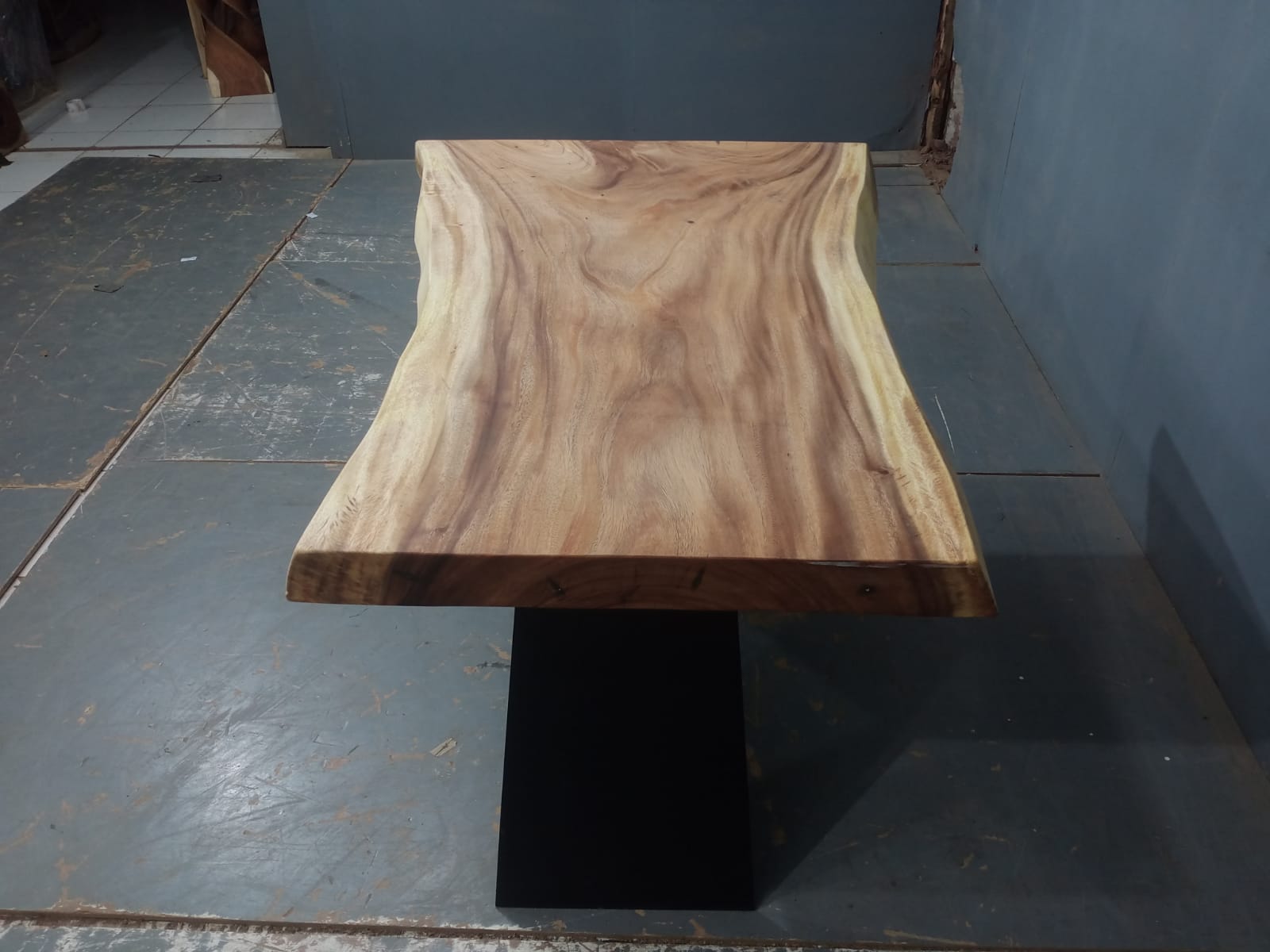Live Edge Tables